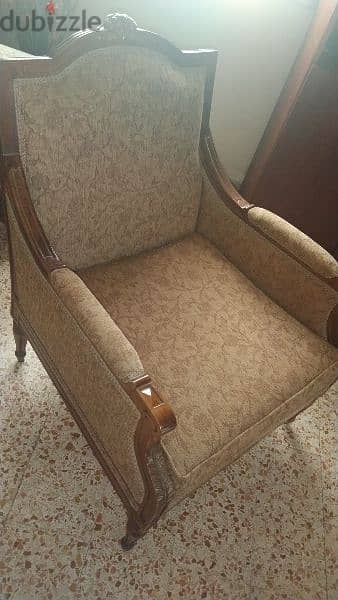 very good condition living room 2