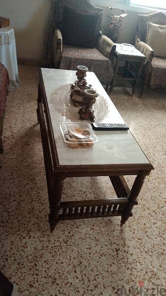 very good condition living room 6