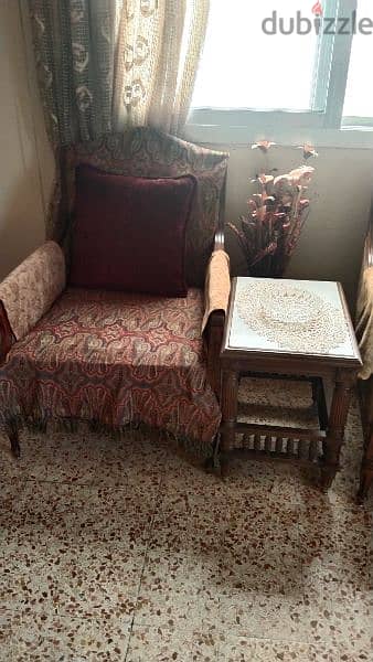 very good condition living room 7