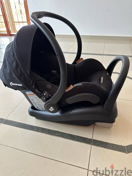 Maxi Cosi capsule with base 0