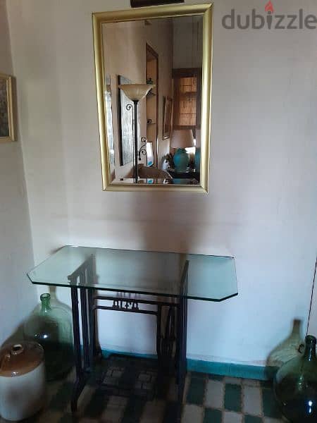 table ,mirror 0