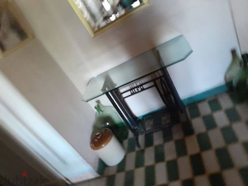 table ,mirror 1