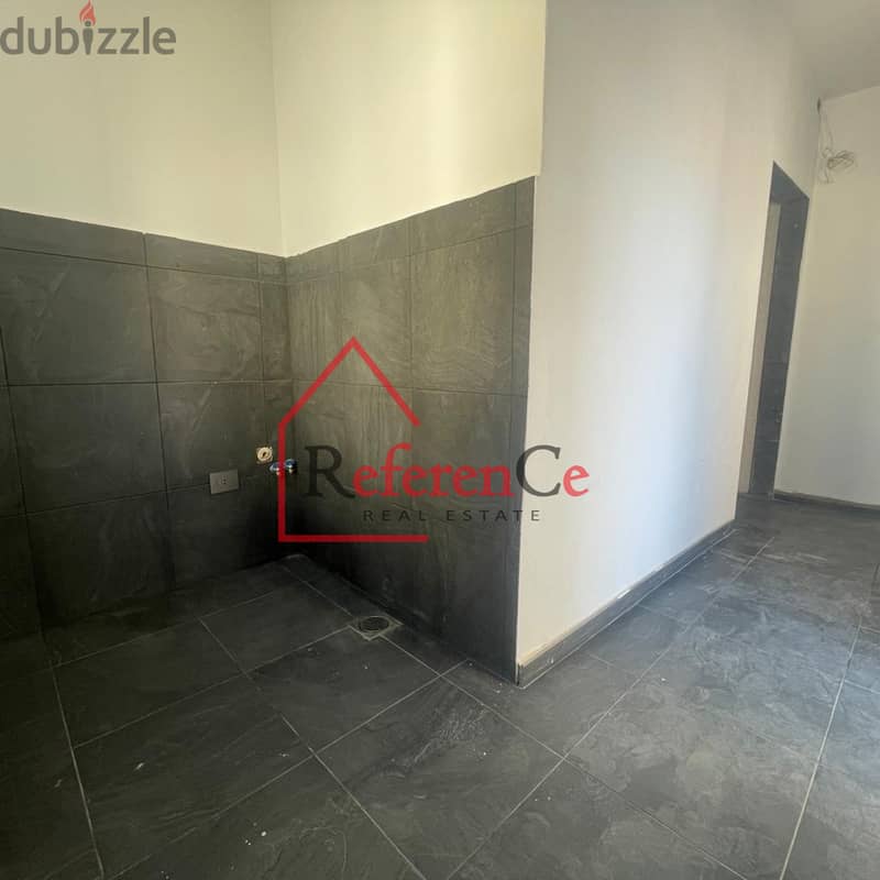 Apartment for sale in Ain El Roumanehشقة للبيع بعين الرمانة 1