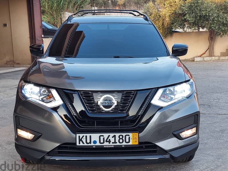 Nissan Rogue model 2018 black edition super clean 2