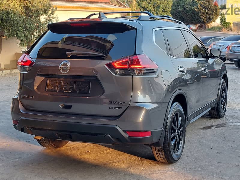 Nissan Rogue model 2018 black edition super clean 3