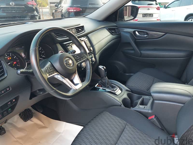 Nissan Rogue model 2018 black edition super clean 8