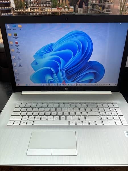 HP 17”,touch,i7 1