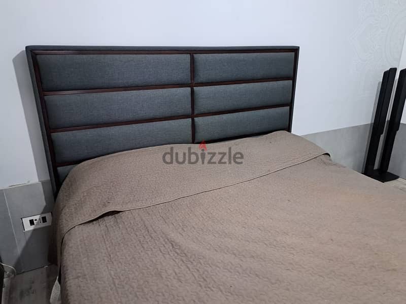 king size bed + night table 1