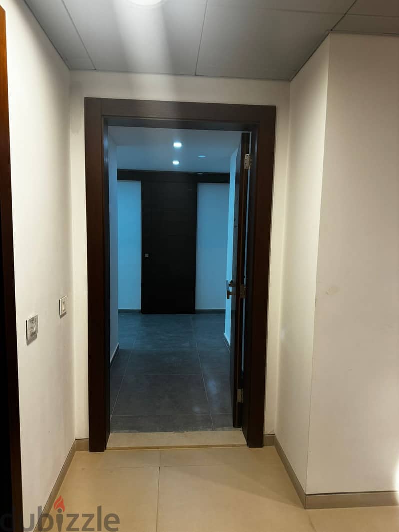 Prime location and great condition office for rent in Dekweneh 2