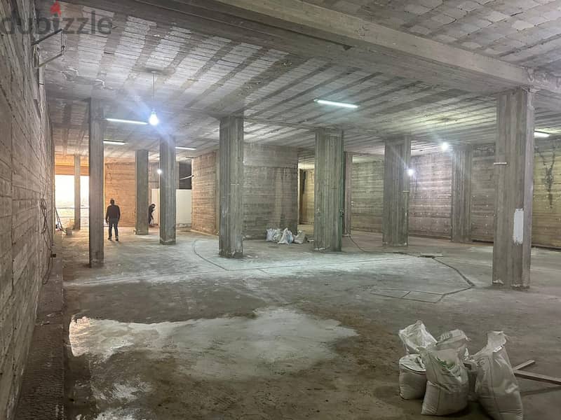 Warehouse of 700sqm in zalka for Saleمستودع بمساحة 700م2 في الزلقا 1