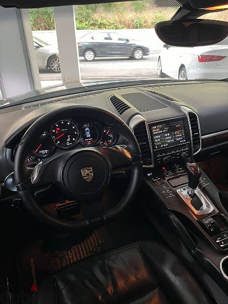 Porsche Cayenne V6 2011 Company Source 15