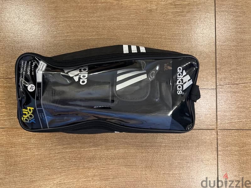 Adidas 8-OZ black boxing gloves 1