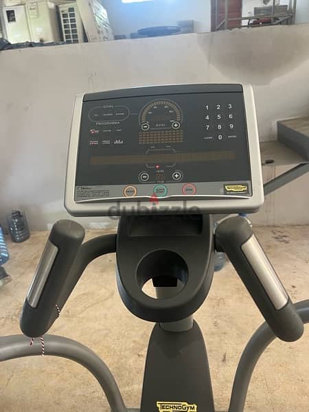 Gym machines , treadmills , ellipticals , bicycles 16