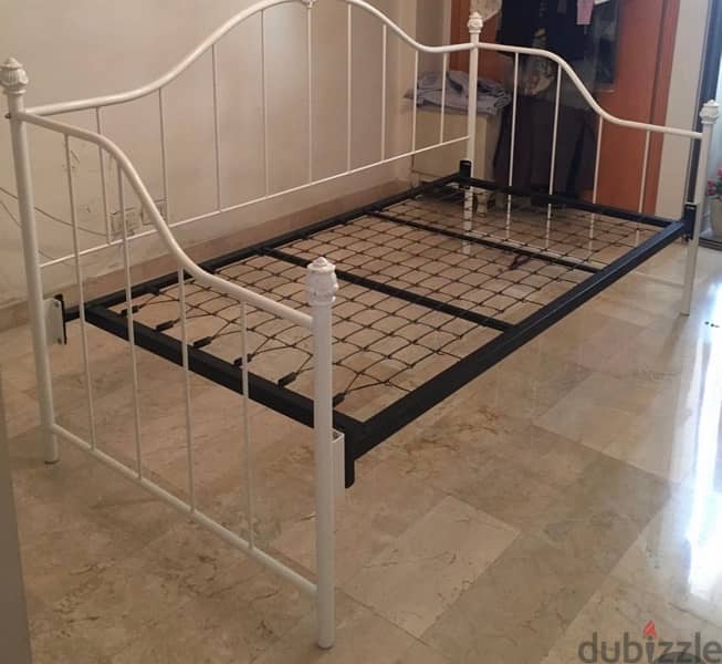 VINTAGE METAL DAY BED 1