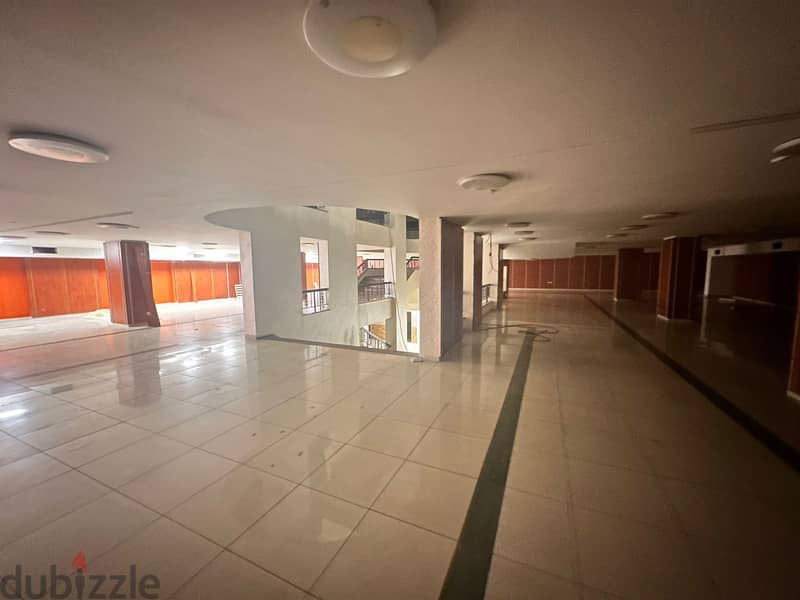 Show Room For Rent In Jnah صالة عرض للإيجار في الجناح 1