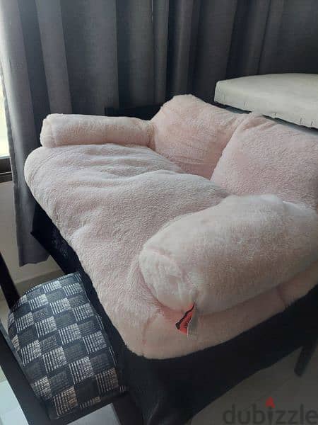 brand new fluffy pink sofa for cats and dogs for 20 usd bought at 42 0