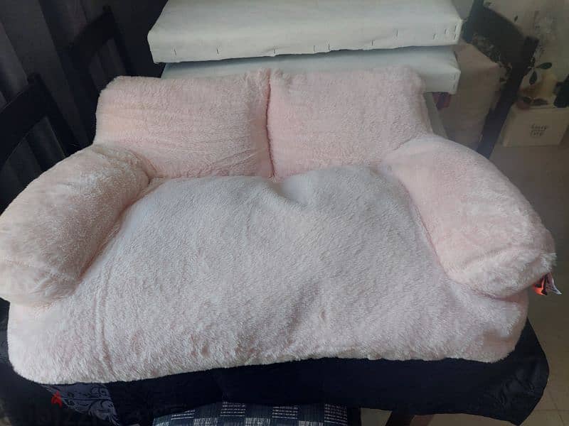 brand new fluffy pink sofa for cats and dogs for 20 usd bought at 42 1