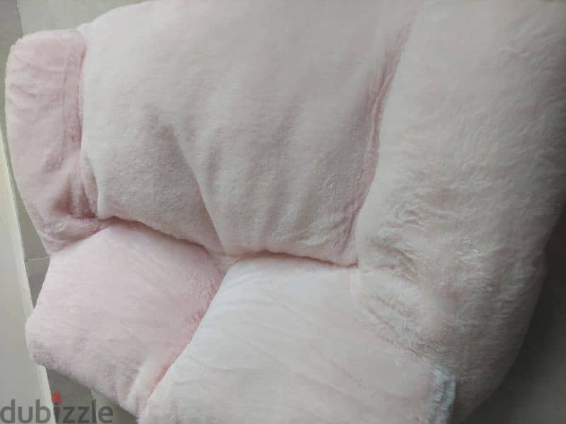 brand new fluffy pink sofa for cats and dogs for 20 usd bought at 42 2