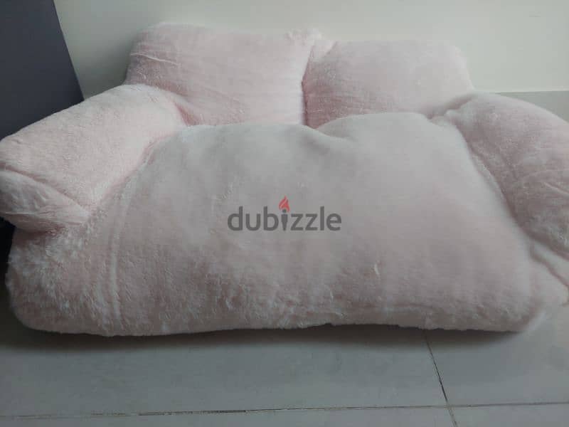 brand new fluffy pink sofa for cats and dogs for 20 usd bought at 42 3