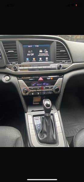 Hyundai Elantra 2017 13