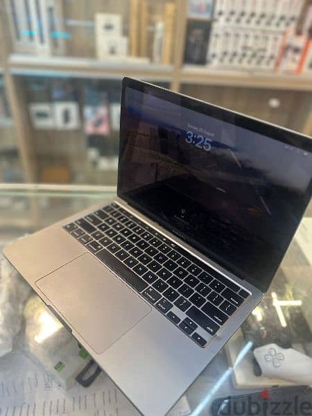 Super clean used macbook pro 13"
8/256 m1 
cycle count:191 1