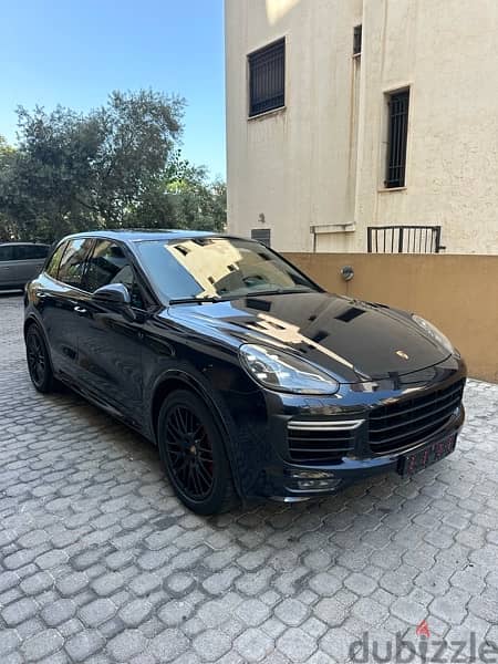 Porsche Cayenne GTS 2016 dark blue on black (company source) 2