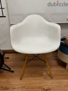 White Chair 0