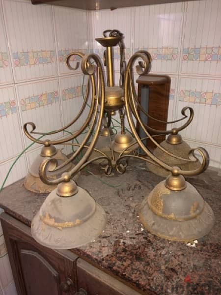 3 Chandeliers 40$ 2