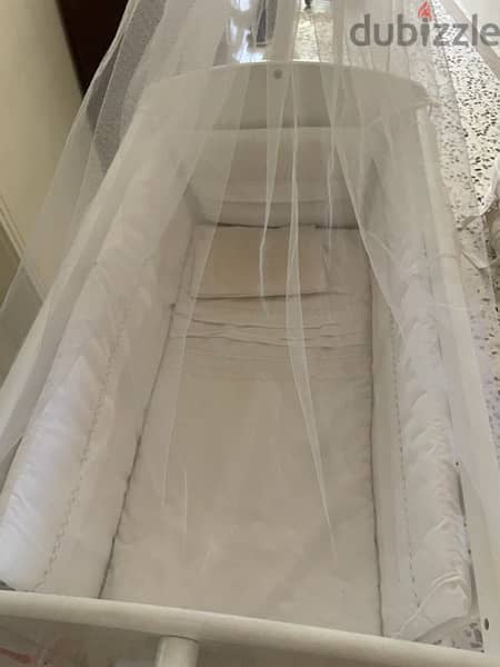 baby crib and materess  gently used 0