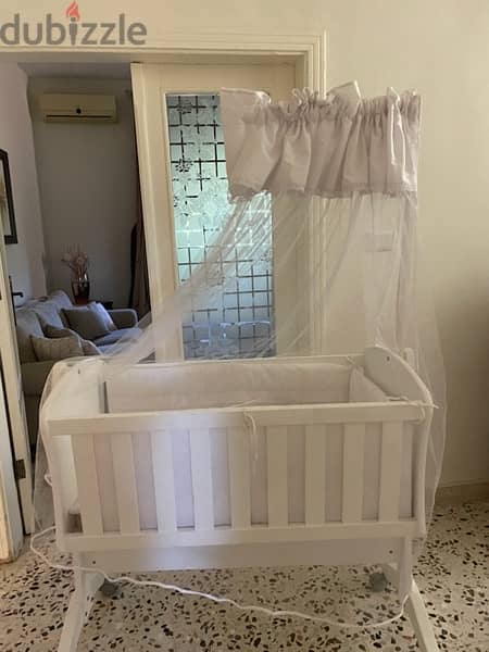 baby crib and materess  gently used 1