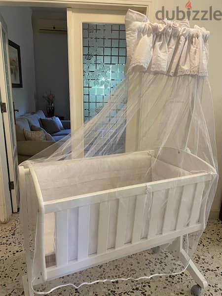 baby crib and materess  gently used 2