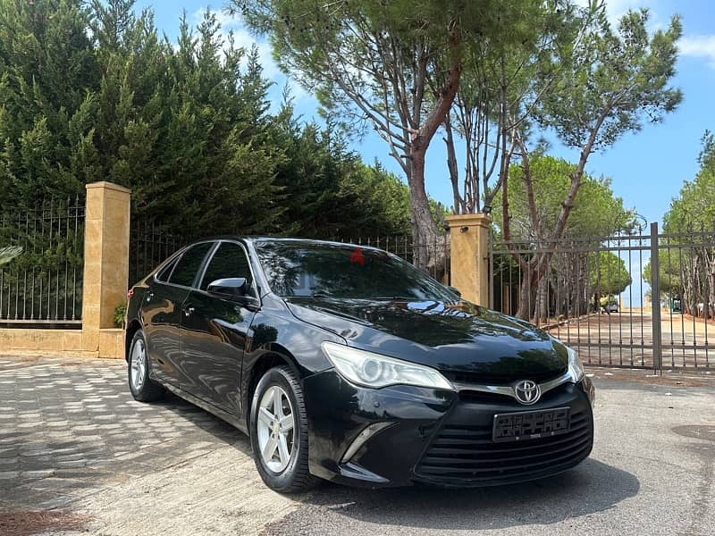 Toyota Camry 2017 1