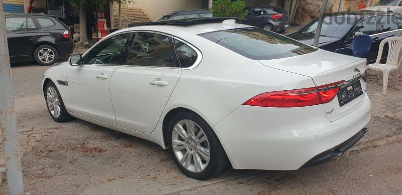 Jaguar XF 2016 3