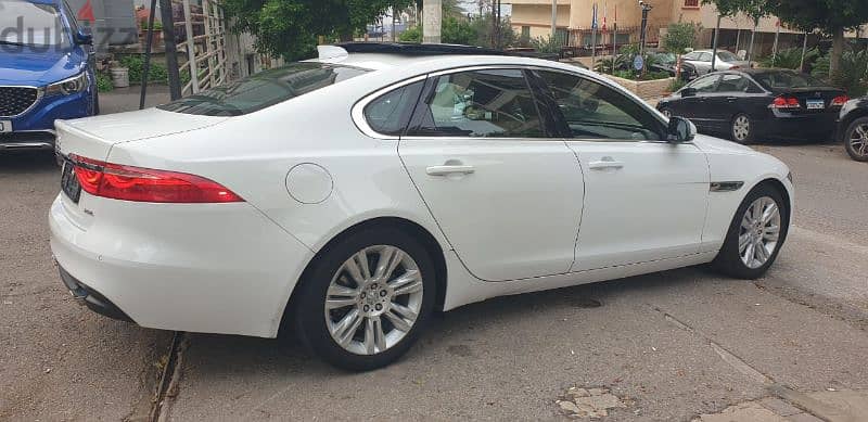 Jaguar XF 2016 5