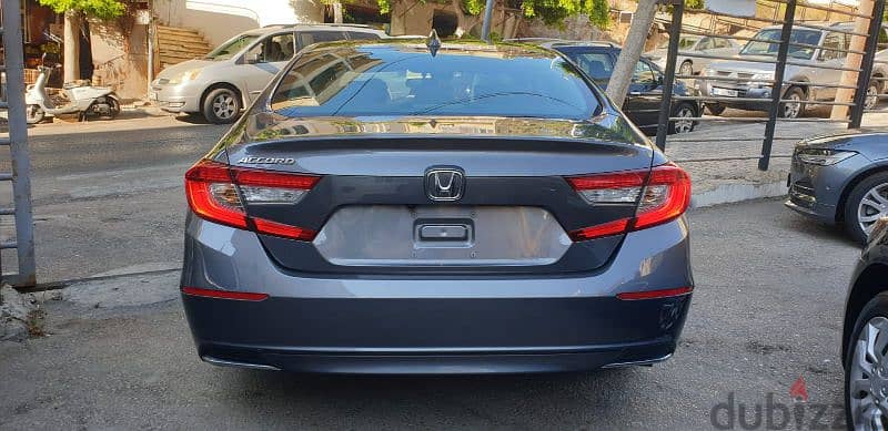 Honda Accord 2018 4