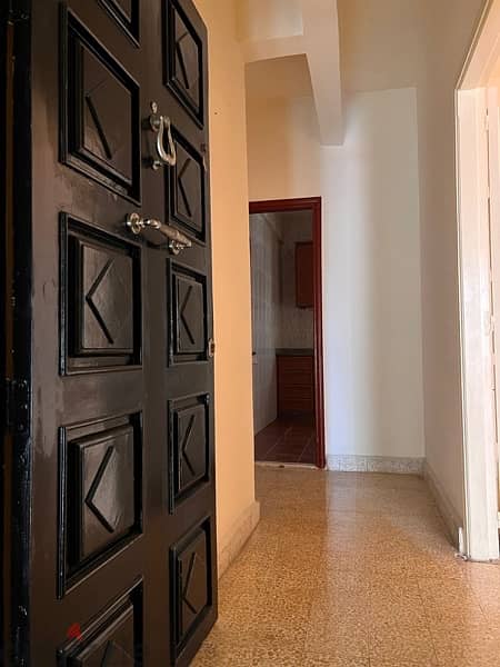 For rent in the heart of Achrafieh near Lau medical center, مستشفى رزق 5