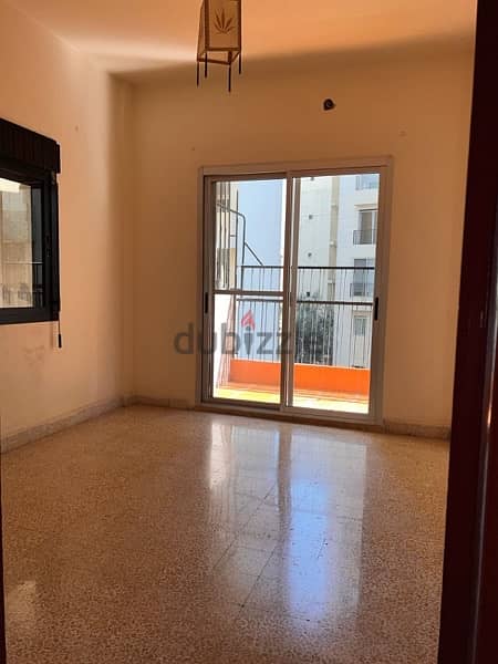 For rent in the heart of Achrafieh near Lau medical center, مستشفى رزق 11