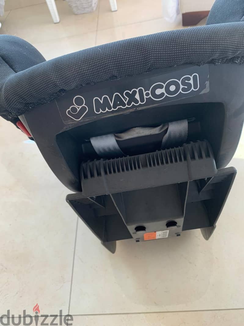 Maxi Cosi car seat and backless car seat 1