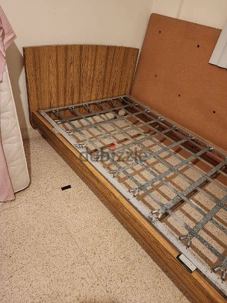 Bed in good condition 2