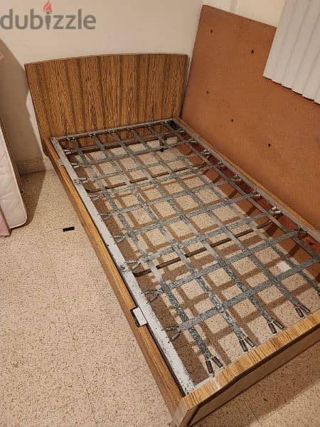 Bed in good condition 3