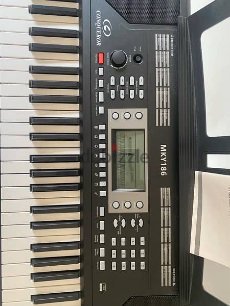 Piano electric- Conqueror MKY186 with stand and box 1