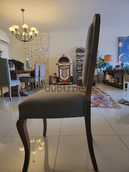 Classic and Elegant Dining Chairs 0