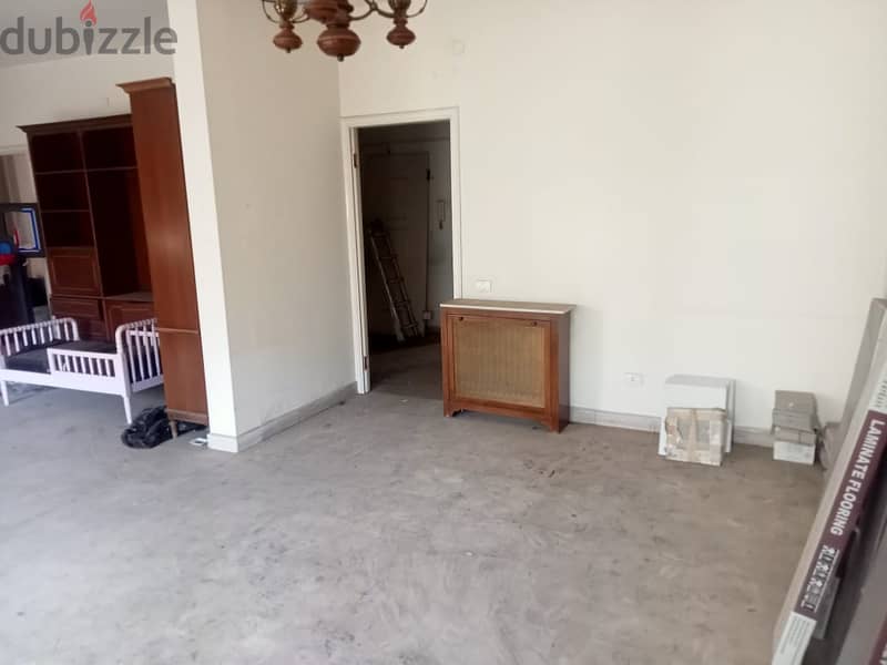 Apartment for sale in Achrafieh Abed EL Wahab need renovation 4