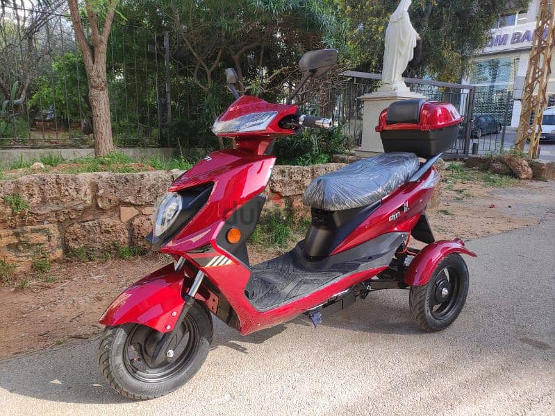 like new E tricycle 2023 60km speed /3 speeds/Alarm 1000 w price 800$ 9