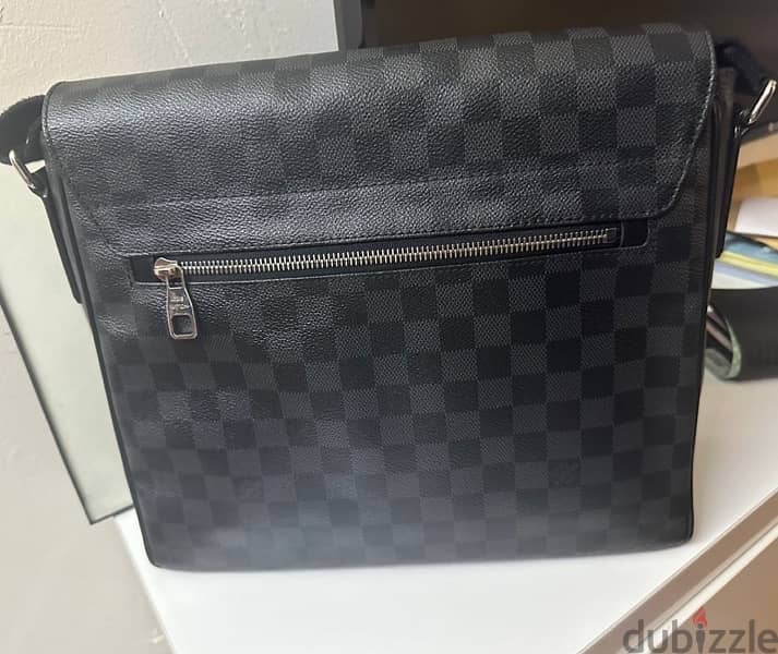 Louis Vuitton District MM 2