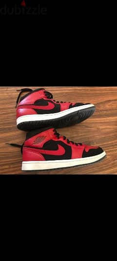 Air Jordan 1 Mid Reverse Bred