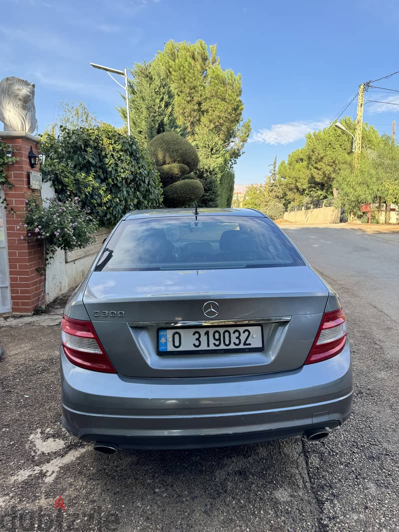 Mercedes-Benz C-Class 2008 C300 3