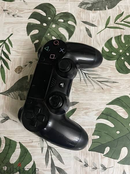 ps4 barely used and refurbished for better use 1