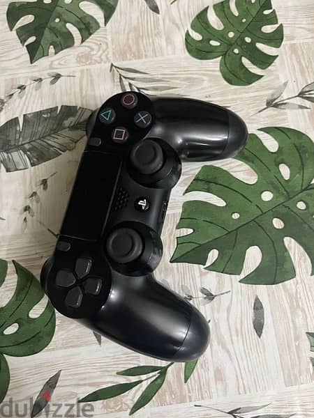 ps4 barely used and refurbished for better use 2