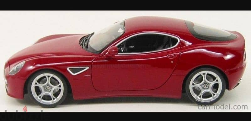 Alfa Romeo 8C Competizione (2006) diecast car model 1;18. 2